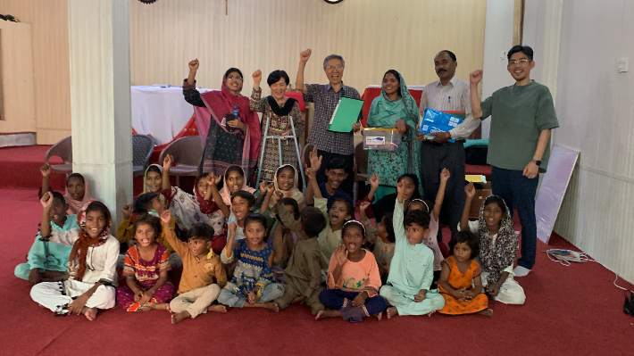 정마태 선교사는 테러로 인해 홀로 남겨진 고아와 과부들을 지속적으로 돌보고 있다. 정마태 선교사 제공