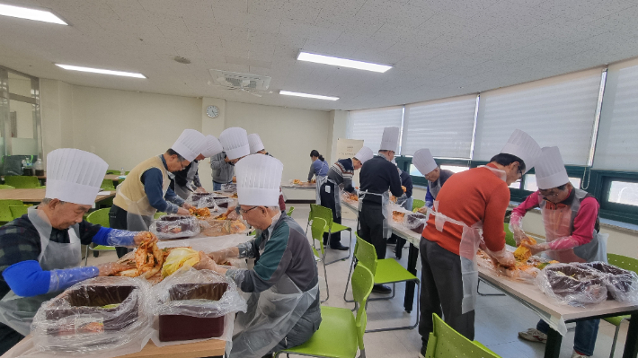 '할아버지 부엌'. 충북여성재단 제공