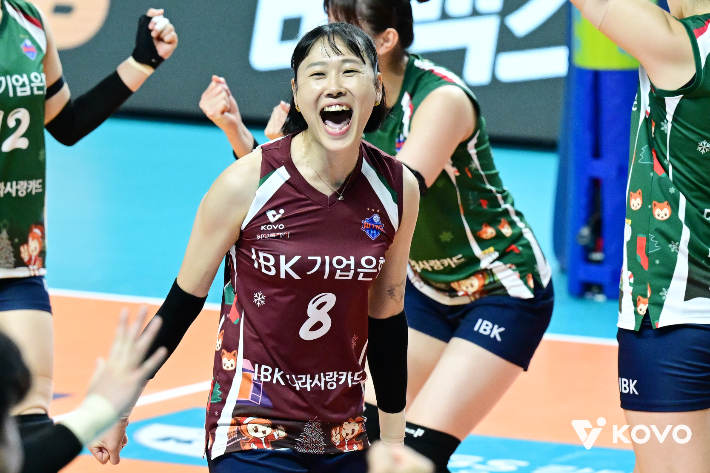 기업은행 임명옥이 10일 GS칼텍스와 원정에서 승리한 뒤 기뻐하고 있다. KOVO 