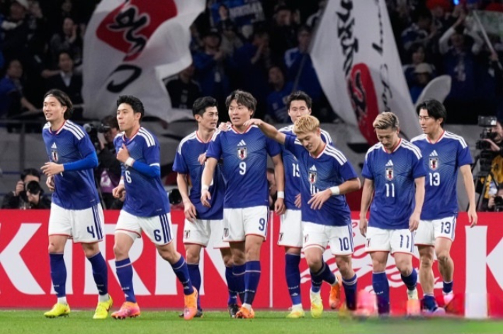 일본 축구 대표팀이 지난달 18일 볼리비아와의 평가전에서 3-0 완승을 거둔 후 기뻐하는 모습. 연합뉴스