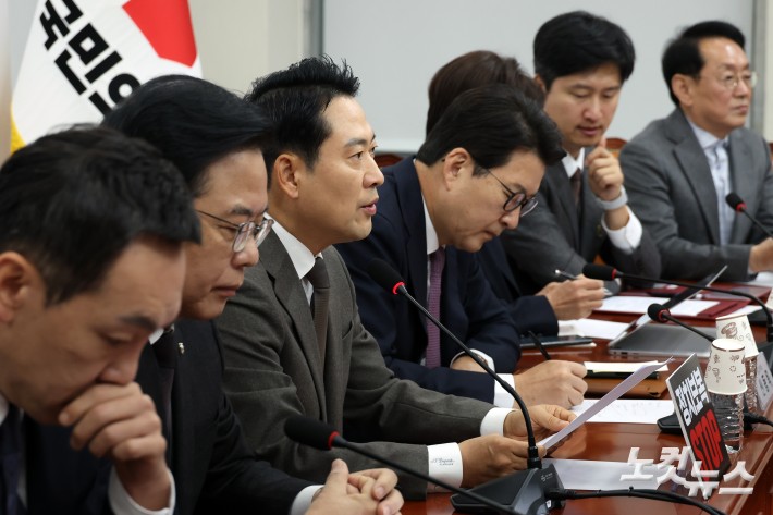 국민의힘 장동혁 대표가 11일 서울 여의도 국회에서 열린 최고위원회의에서 발언을 하고 있다.