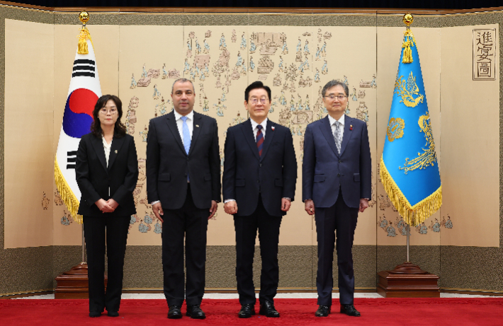 이재명 대통령과 주한 레바논 대사. 연합뉴스