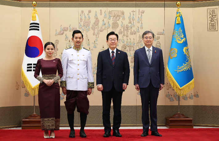 이재명 대통령과 주한 캄보디아 대사. 연합뉴스