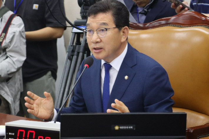 신정훈 국회 행정안전위원장 전체회의 주재 모습. 신 위원장실 제공