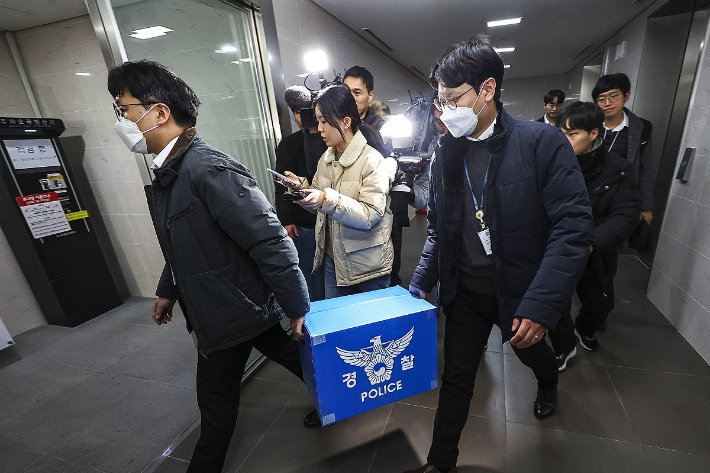 경찰이 고객 3370만명의 개인정보가 유출된 쿠팡에 대한 강제 수사에 나섰다. 연합뉴스
