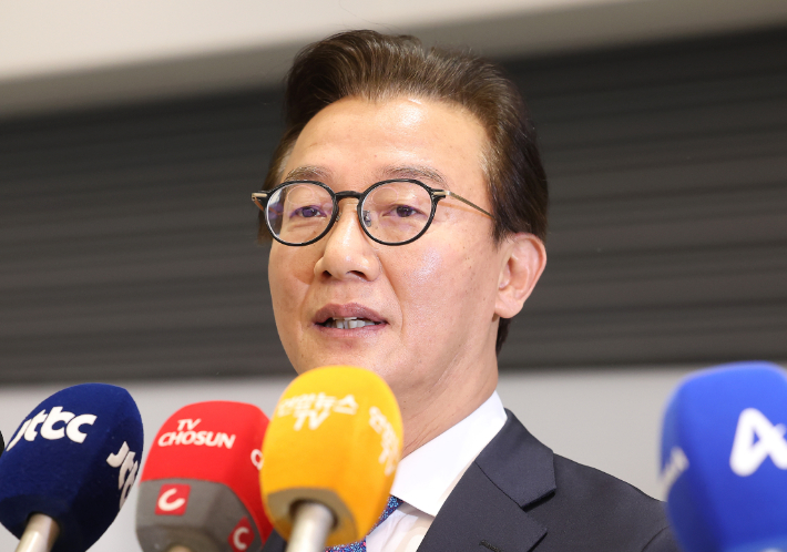 귀국 직후 사의 표명하는 전재수 해양수산부 장관. 연합뉴스