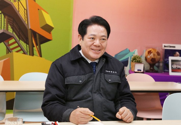 최대호 안양시장이 지난 8일 CBS노컷뉴스와의 인터뷰에서 환하게 웃고 있다. 최 시장 측 제공