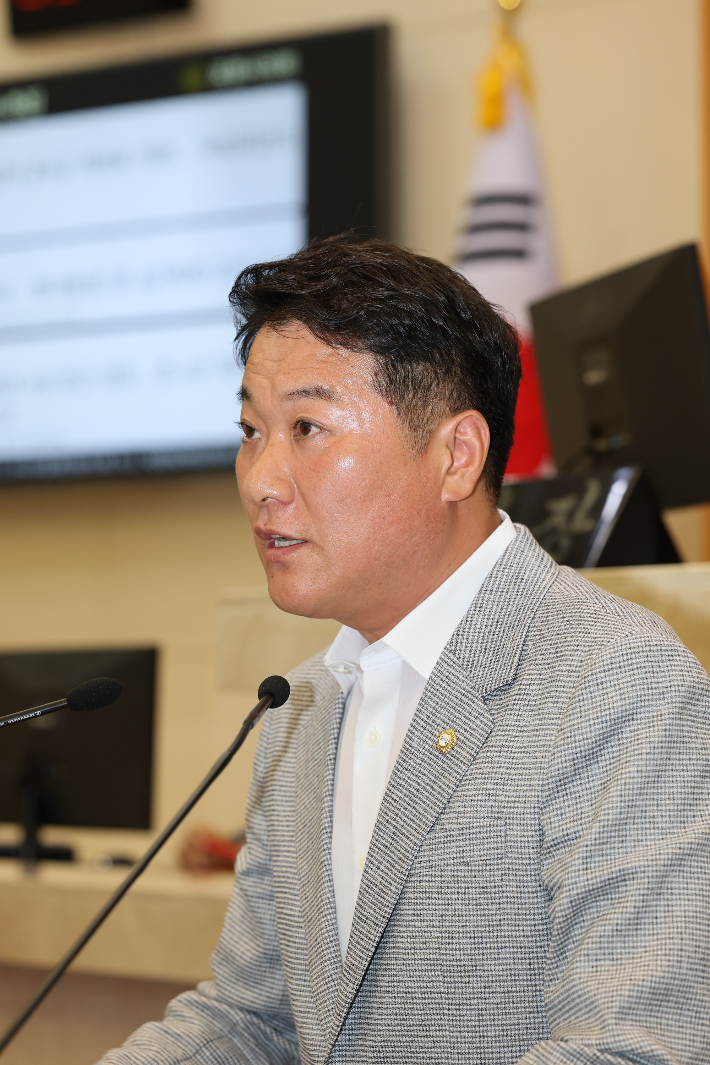 포항시의회 양윤제 예산결산특별위원회 위원장. 포항시의회 제공