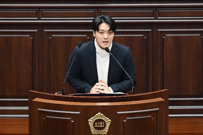 부산시의회 이준호 의원이 침례병원 정상화를 둘러싼 최근의 정치 공방을 강하게 비판하며 "정치적 선전과 선동을 멈추고 시민 건강을 위한 대승적 협력"을 촉구했다. 부산시의회 제공