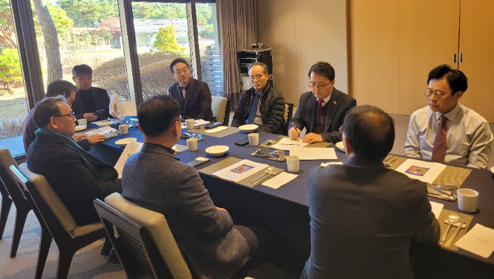 강릉크리스마스겨울축제 조직위, 심오섭 도의원과 간담회…축제 활성화 논의