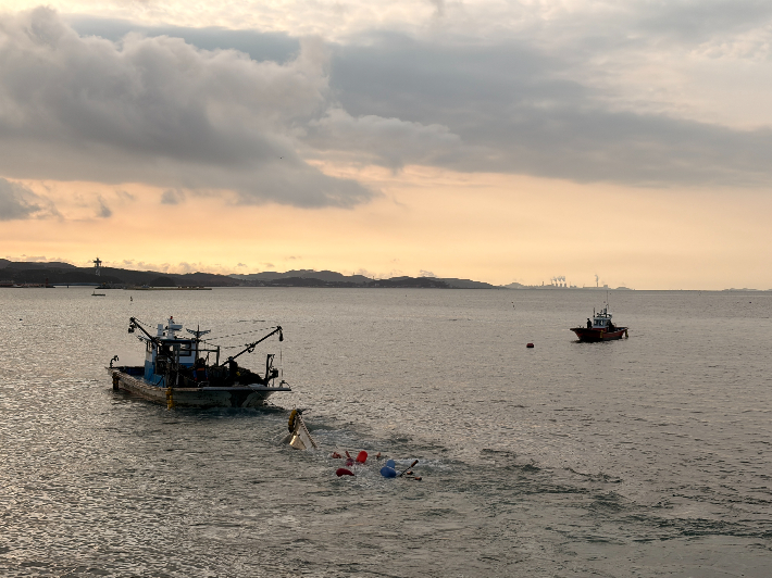 침몰된 어선. 보령해양경찰서 제공 