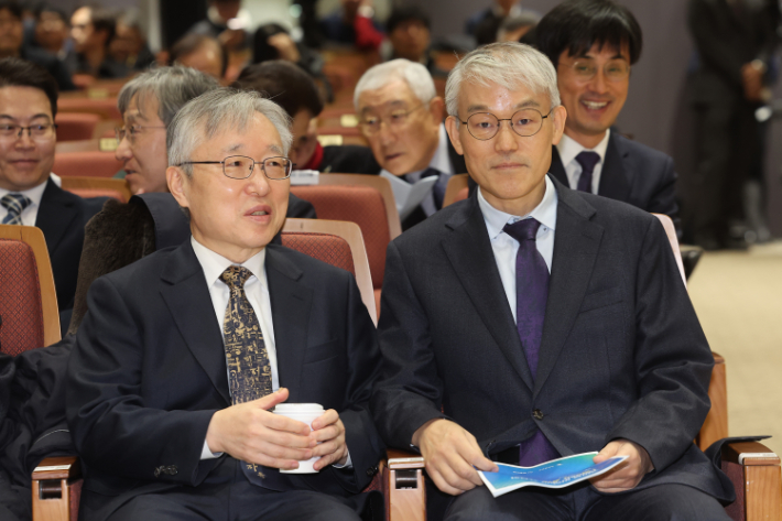 '사법제도 공청회' 최종 토론…"대법관 단계적 증원", "하급심 강화"