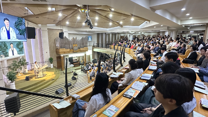 옥천교회 성도들의 예배모습