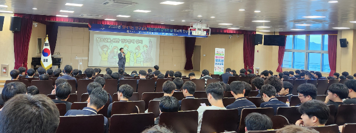 경주시가 경주정보고등학교에서 찾아가는 맞춤형 인구교육을 실시하고 있다. 경주시 제공