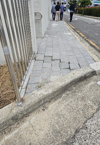 보도블럭 꺼짐 현장. 서명일 의원 제공 