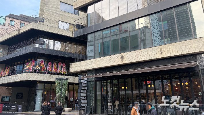 이희진씨의 장인 박모씨가 등기 임원으로 있는 법인(엠유파트너스) 소유의 청담동 레인에비뉴 건물. 박인 기자