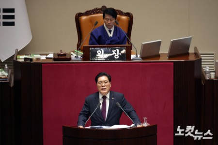 국민의힘 송석준 의원이 12일 오전 서울 여의도 국회에서 열린 제430회국회(임시회) 제1차 본회의에서 형사소송법 일부개정법률안에 대한 무제한 토론을 하고 있다.