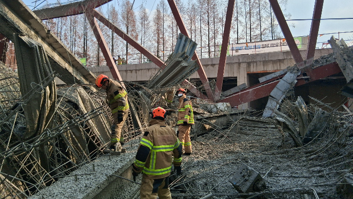 광주대표도서관 붕괴 사고 현장. 광주시소방본부 제공