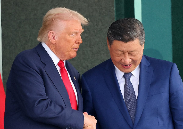 악수하는 트럼프·시진핑. 연합뉴스