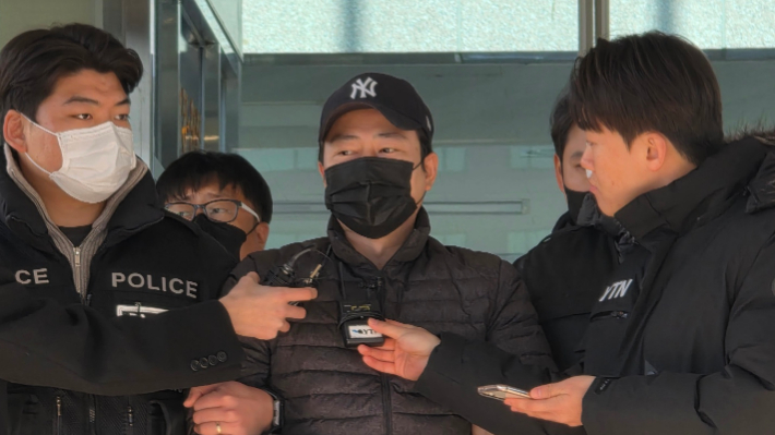 검찰 송치되는 양민준(47)이 취재진의 질문에 답하고 있는 모습. 독자 제공