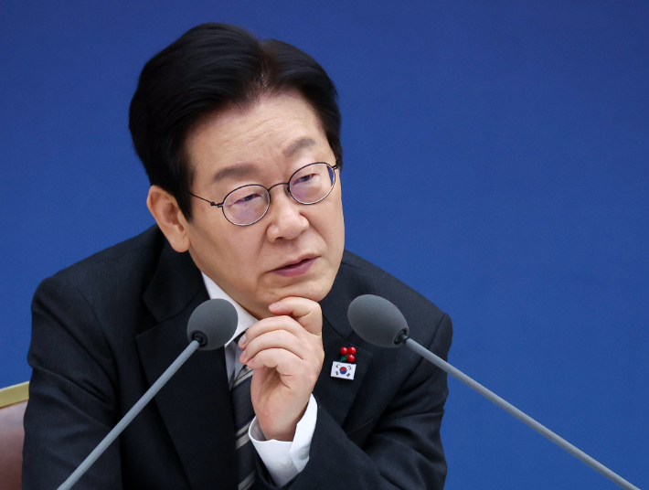 이재명 대통령이 12일 세종시 정부세종컨벤션센터에서 열린 과학기술정보통신부ㆍ개인정보보호위원회 업무보고에서 발언하고 있다. 연합뉴스