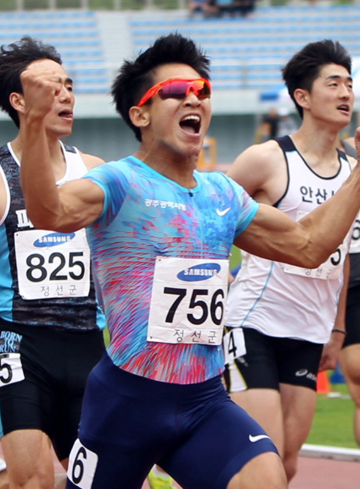 김국영이 100m 경기 우승 후 환호하고 있다. 연합뉴스