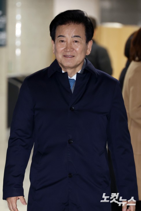 토론회 참석하는 정동영 통일부 장관