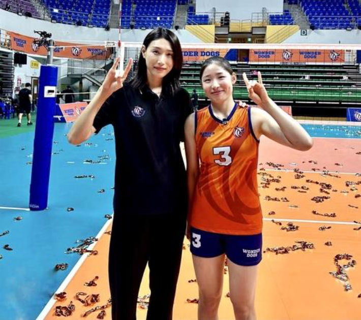 '신인감독 김연경'의 김연경 감독과 인쿠시(오른쪽). 인쿠시 인스타그램 캡처