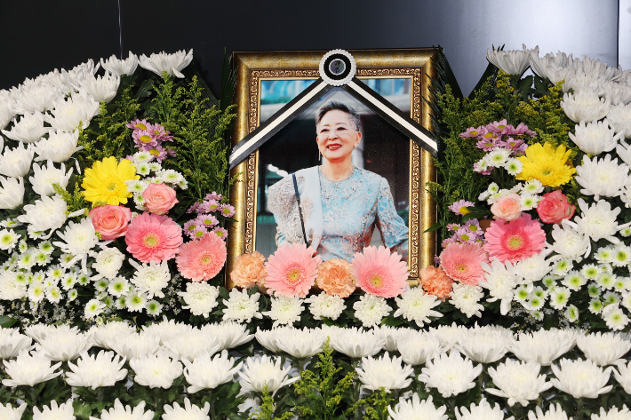 지난 7일 별세한 원로배우 고 김지미를 추모하는 공간이 11일 서울 충무로 서울영화센터에 마련되어 있다. 연합뉴스