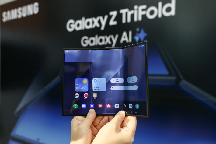 공개되는 갤럭시Z 트라이폴드. 연합뉴스