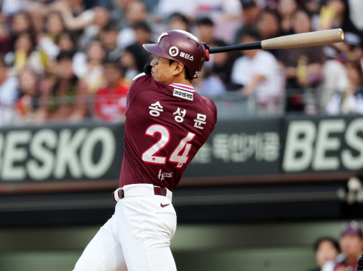 송성문의 타격 장면. 연합뉴스