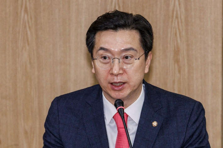 보험업계 현장 정책 간담회에서 인사말 하는 국민의힘 강민국 의원. 연합뉴스