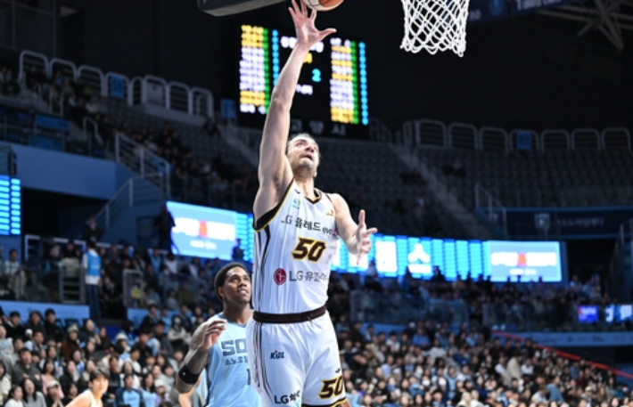 LG 마레이의 골밑 슛. KBL 제공