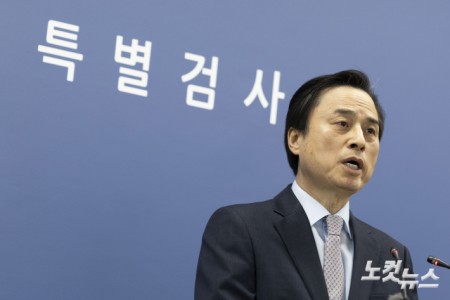 조은석 특별검사가 15일 서울 서초구 서울고검에서 12·3 비상계엄 사태 관련 내란·외환 사건 최종 수사 결과를 발표하고 있다.