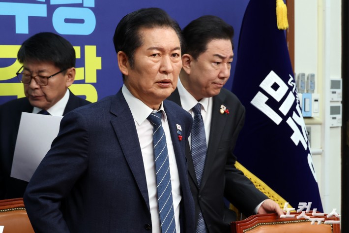 더불어민주당 정청래 대표가 15일 서울 여의도 국회에서 열린 최고위원회의에 참석하고 있다.