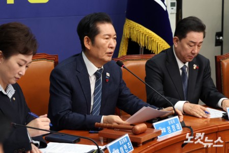 더불어민주당 정청래 대표가 15일 서울 여의도 국회에서 열린 최고위원회의에서 발언을 하고 있다.