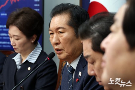 더불어민주당 정청래 대표가 15일 서울 여의도 국회에서 열린 최고위원회의에서 발언을 하고 있다.