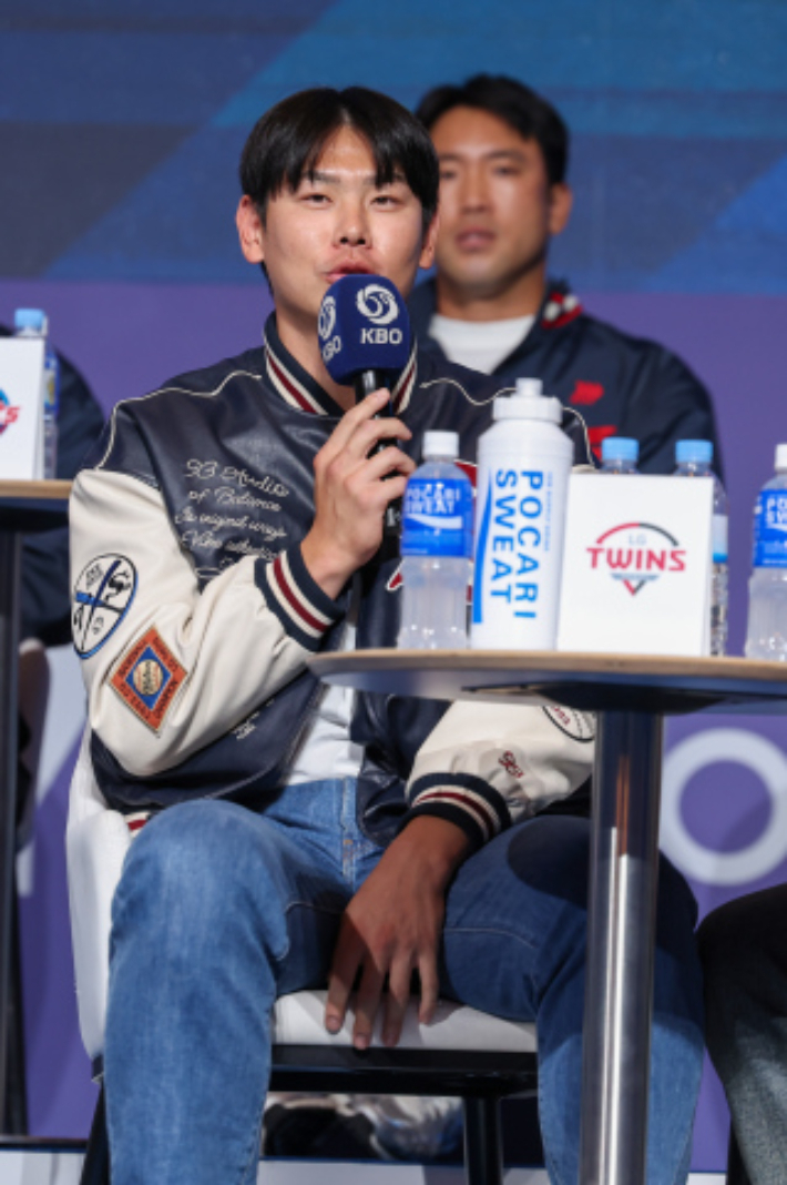 올해 KBO 리그 미디어 데이에서 우승 공약을 밝히는 LG 홍창기. LG 트윈스 