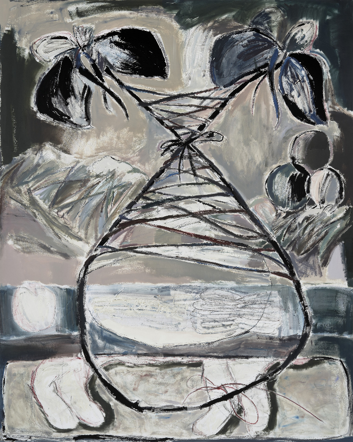 유리, '투명한 고리', 캔버스에 유채와 콘테, 227.3x181.8cm(2025). 학고재갤러리 제공