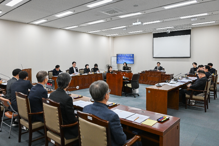 부산시의회 해양도시안전위원회. 부산시의회 제공