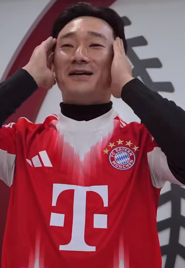 뮌헨 김민재의 유니폼을 입은 LG 신민재가 기뻐하고 있다. 뮌헨 인스타그램 캡처 