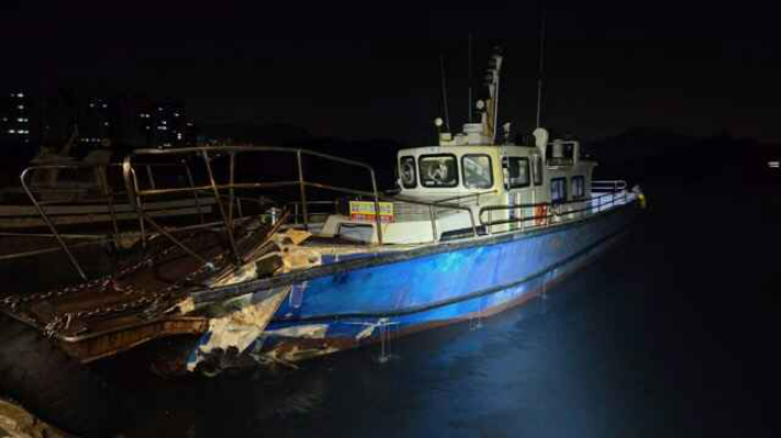 16일 오전 5시쯤 부산 다대포 해상에서 낚시어선이 갯바위와 충돌해 6명이 다쳤다. 부산해양경찰서 제공