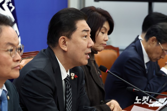 발언하는 김병기 원내대표