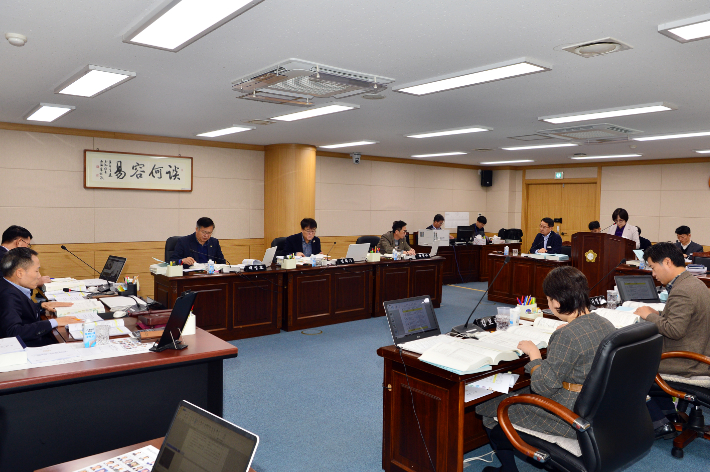 제343회 광양시의회 제2차 정례회 총무위원회 모습. 광양시의회 제공