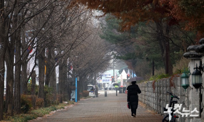 추적추적 겨울비