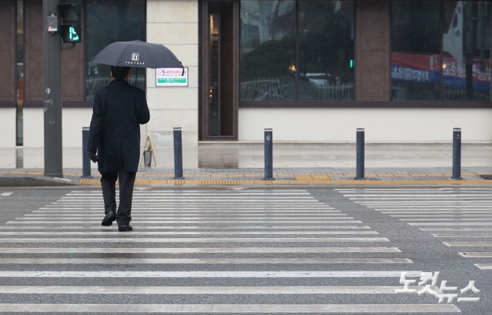 겨울비 내리는 서울