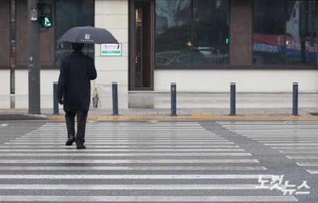 겨울비 내리는 서울