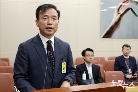 김종철 방송미디어통신위원회 위원장 후보자가 16일 서울 여의도 국회에서 열린 인사청문회에서 모두발언을 하고 있다