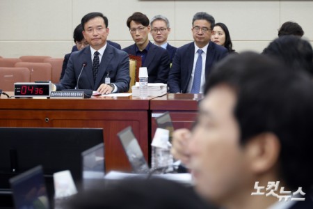 김종철 방송미디어통신위원회 위원장 후보자가 16일 서울 여의도 국회에서 열린 인사청문회에서 의원 질의를 받고 있다.