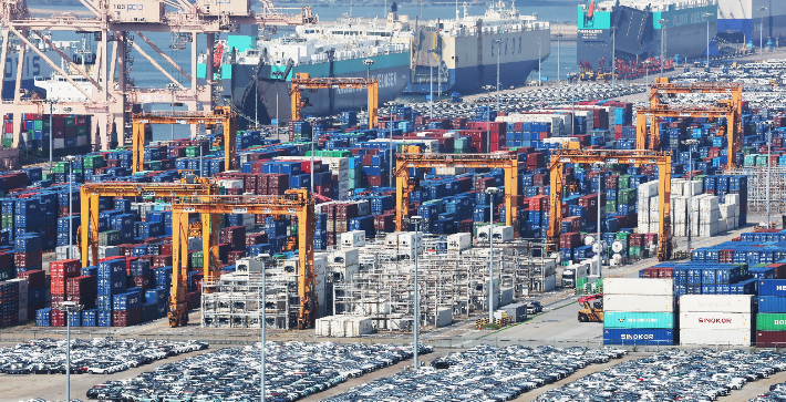 경기도 평택항에 있는 컨테이너. 연합뉴스